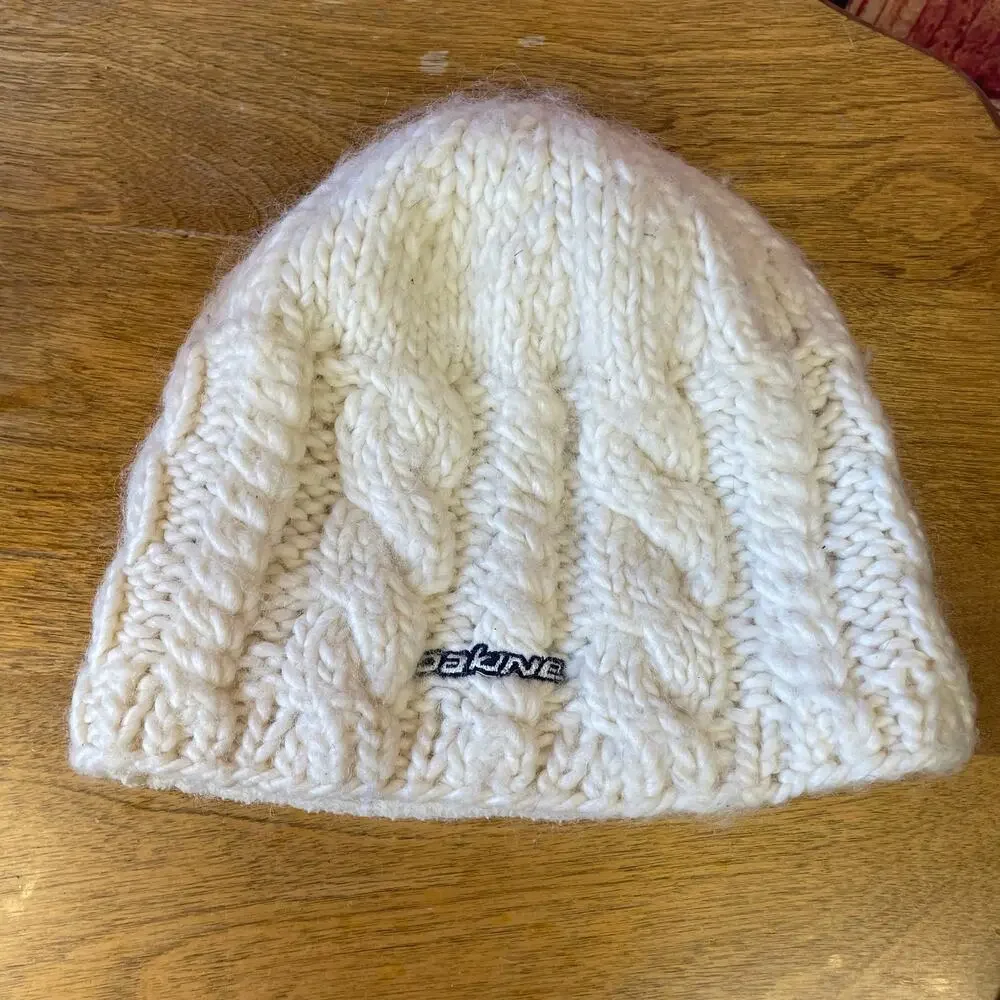 Dakine Women's Winter/Off White Wool Blend Beanie Skull Cap Fleece Rim EUC